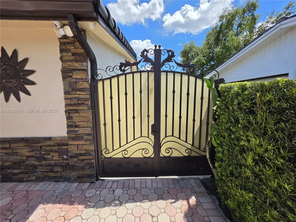 8450 NW 178th St Hialeah, FL 33015