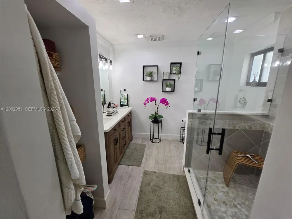 8450 NW 178th St Hialeah, FL 33015