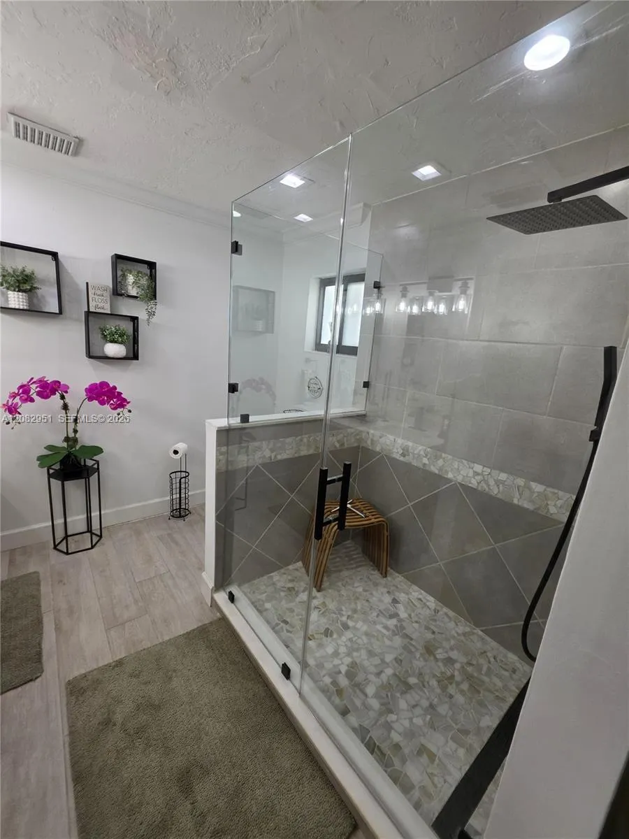 8450 NW 178th St Hialeah, FL 33015