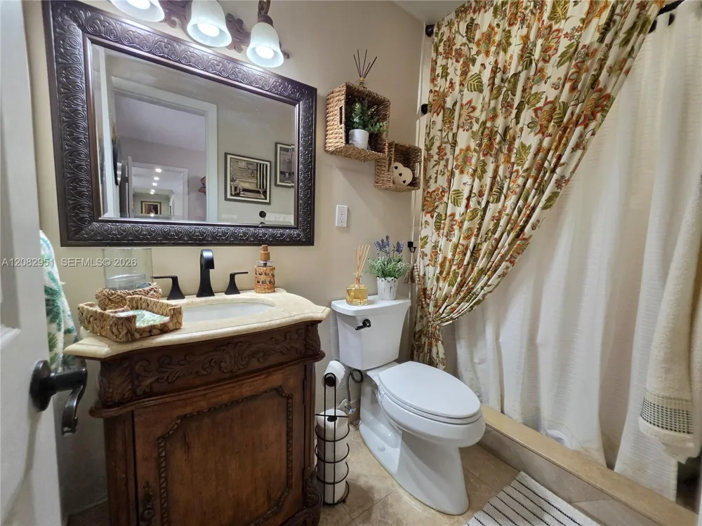 8450 NW 178th St Hialeah, FL 33015