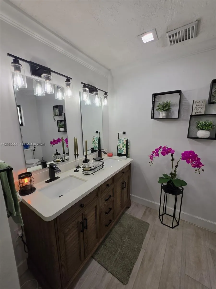 8450 NW 178th St Hialeah, FL 33015