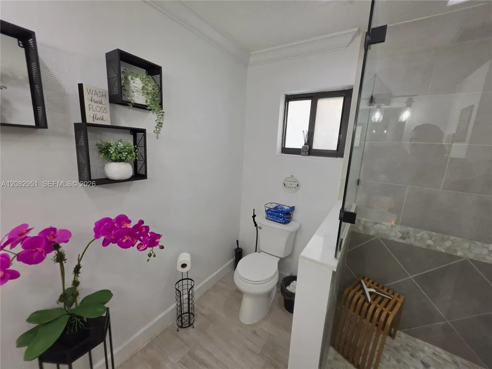 8450 NW 178th St Hialeah, FL 33015
