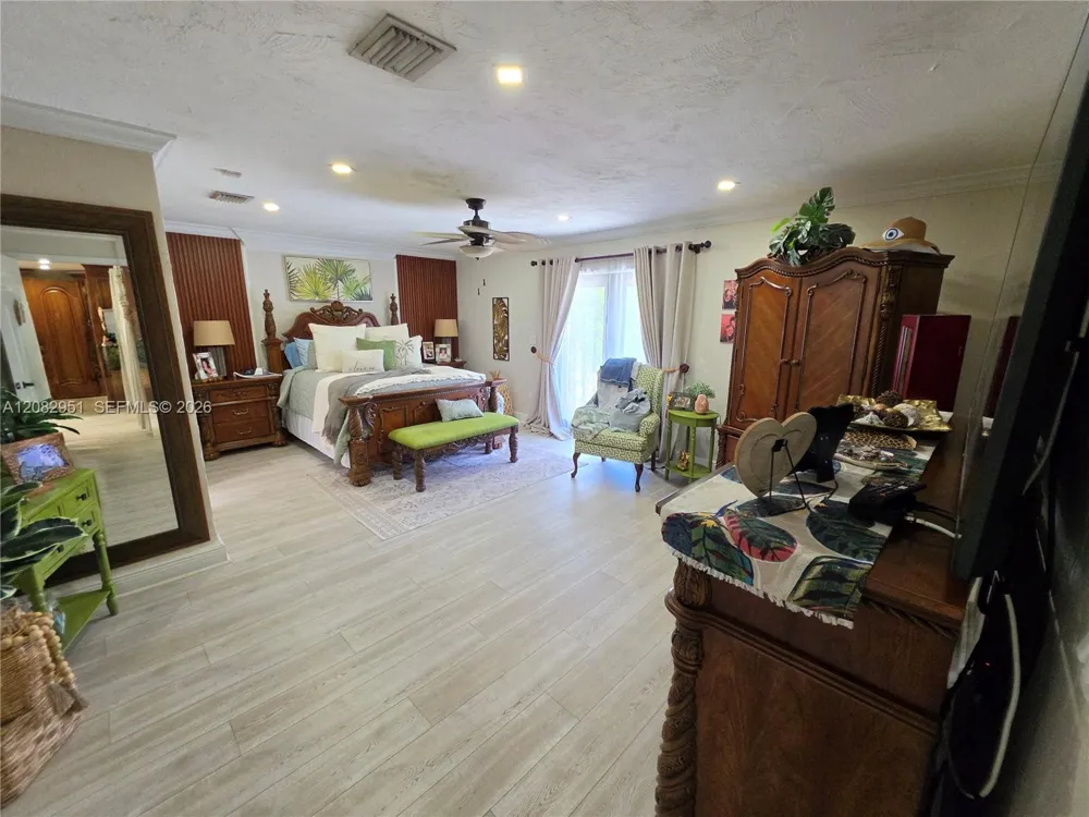 8450 NW 178th St Hialeah, FL 33015