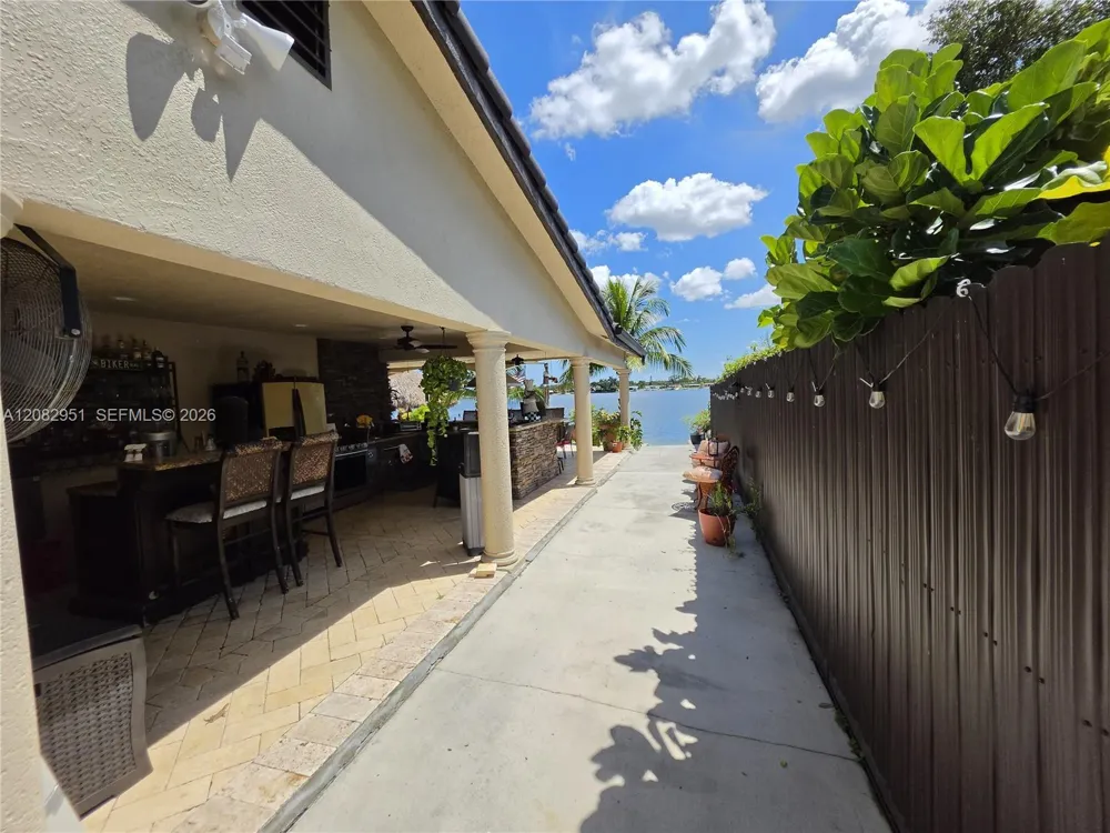 8450 NW 178th St Hialeah, FL 33015