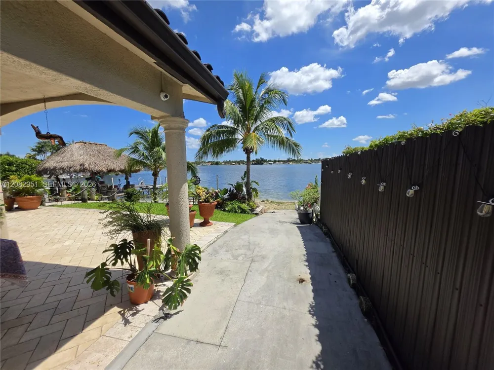 8450 NW 178th St Hialeah, FL 33015