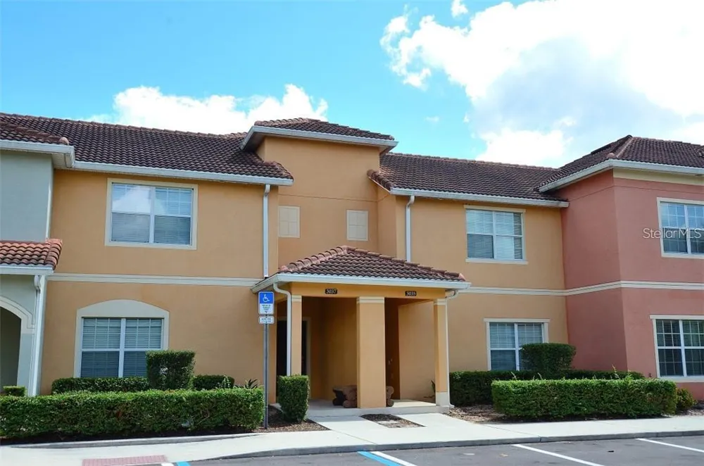 3037 BEACH PALM AVENUE Kissimmee, FL 34747