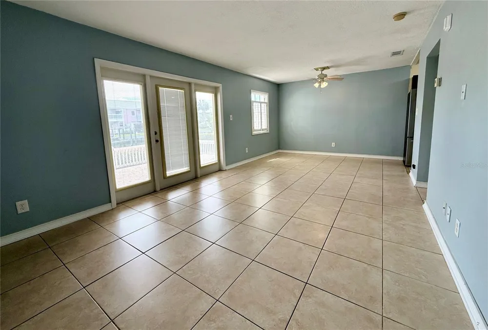 4784 BEACH DRIVE SE #B St Petersburg, FL 33705