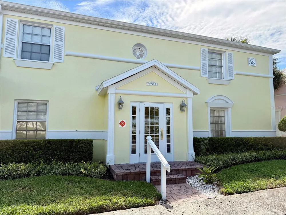 4784 BEACH DRIVE SE #B St Petersburg, FL 33705