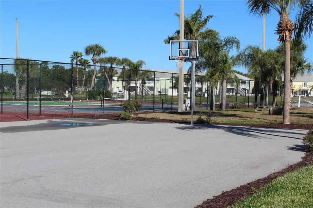 4784 BEACH DRIVE SE #B St Petersburg, FL 33705
