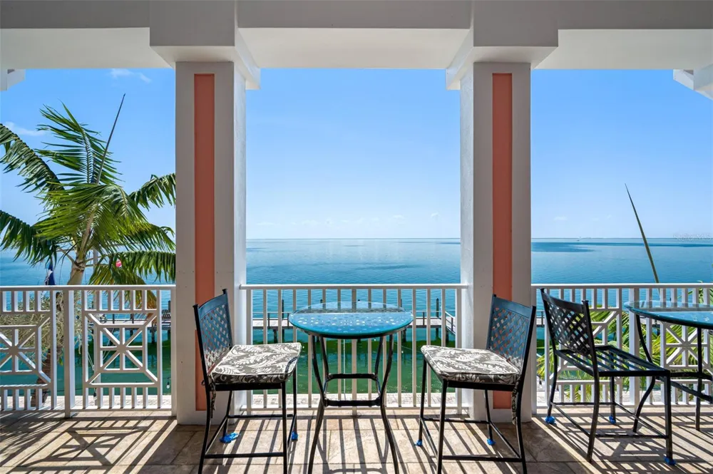 4784 BEACH DRIVE SE #B St Petersburg, FL 33705