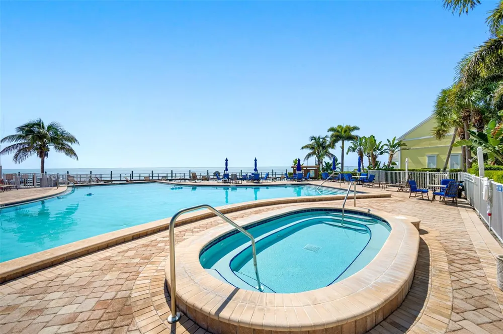4784 BEACH DRIVE SE #B St Petersburg, FL 33705