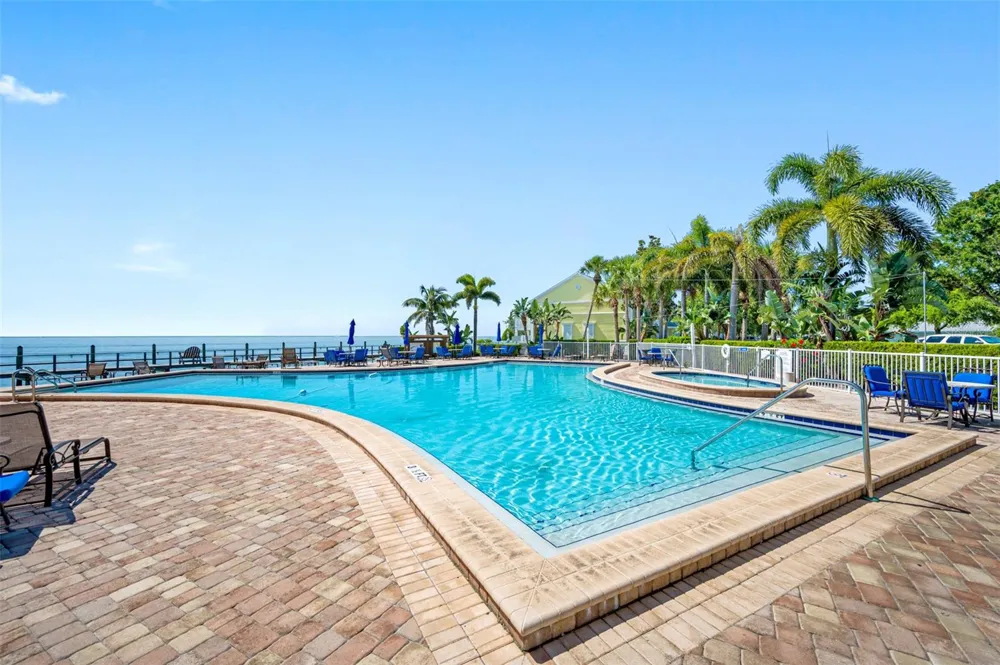4784 BEACH DRIVE SE #B St Petersburg, FL 33705