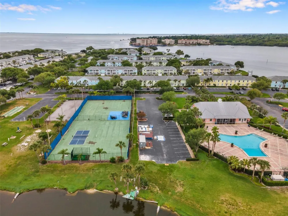 4784 BEACH DRIVE SE #B St Petersburg, FL 33705