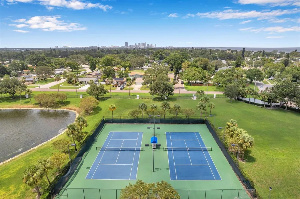 4784 BEACH DRIVE SE #B St Petersburg, FL 33705