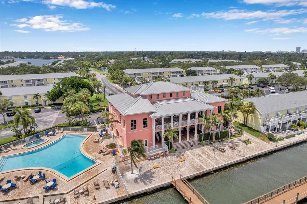 4784 BEACH DRIVE SE #B St Petersburg, FL 33705