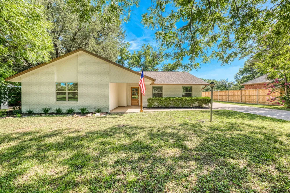 319 Columbine Street Meadowlakes, TX 78654