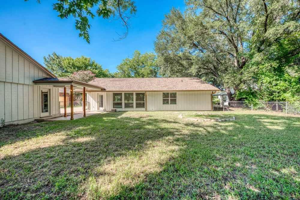 319 Columbine Street Meadowlakes, TX 78654