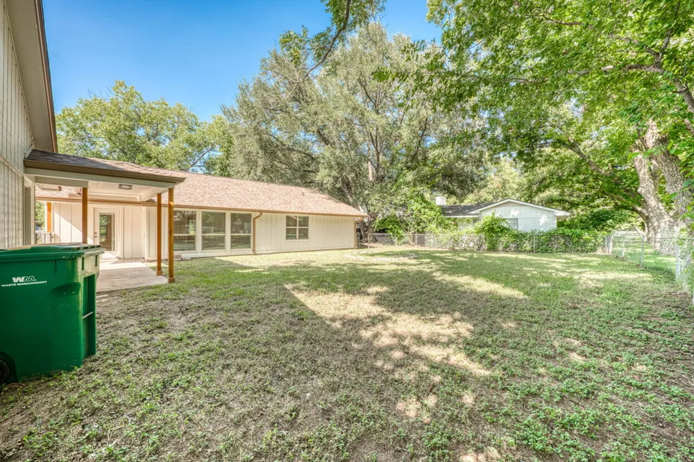 319 Columbine Street Meadowlakes, TX 78654