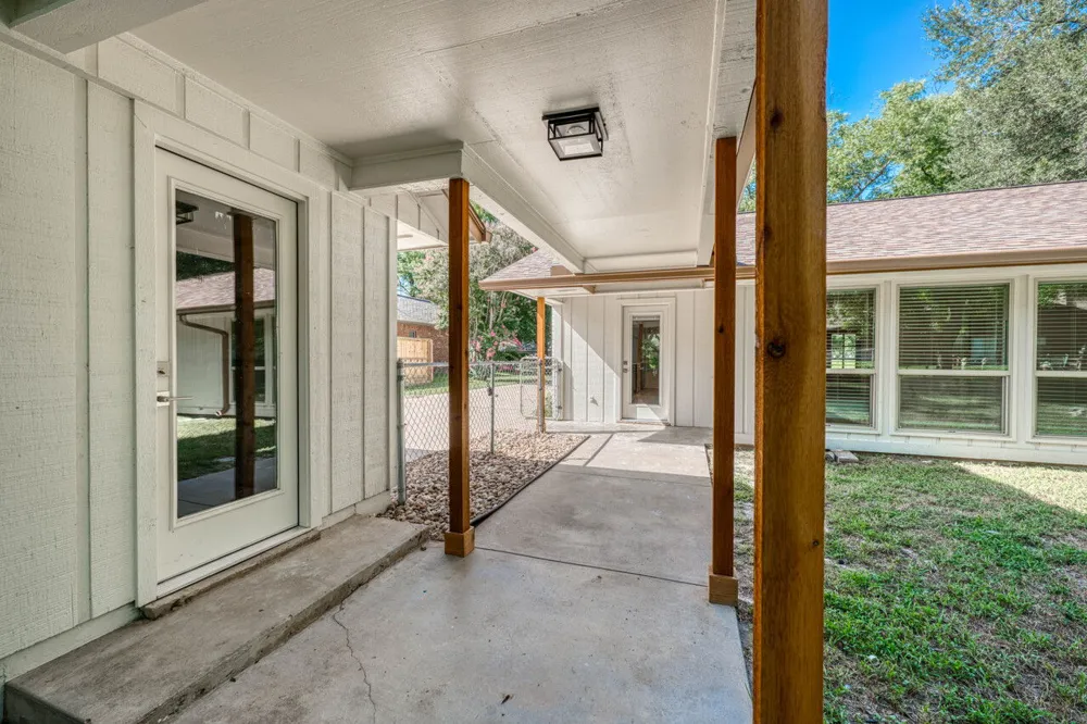 319 Columbine Street Meadowlakes, TX 78654