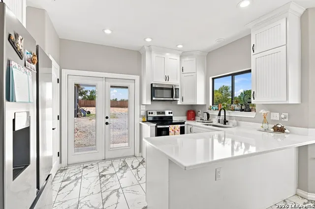 7306 TIFF NICOLE LN Von Ormy, TX 78073