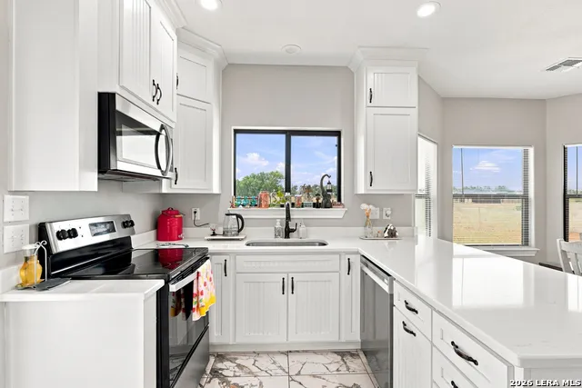 7306 TIFF NICOLE LN Von Ormy, TX 78073