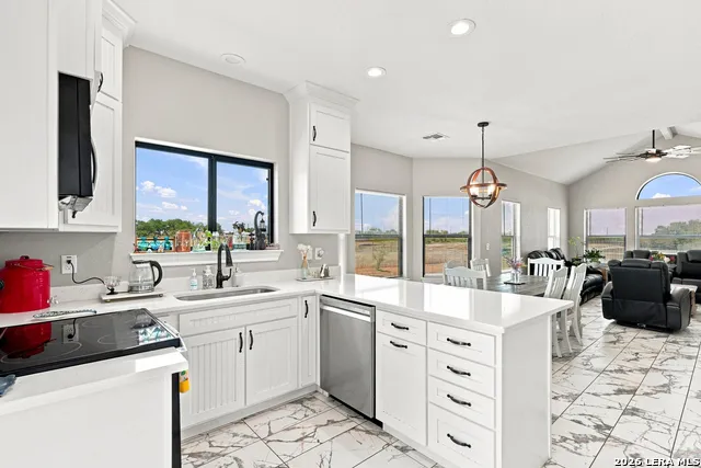 7306 TIFF NICOLE LN Von Ormy, TX 78073