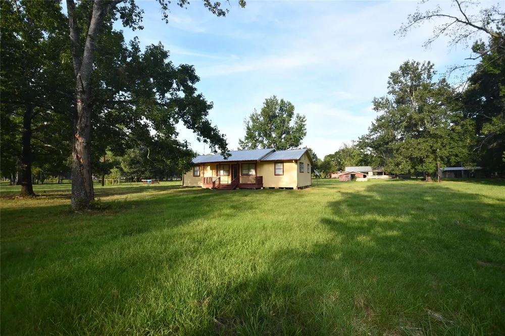 401 County Road 2226 Cleveland, TX 77327