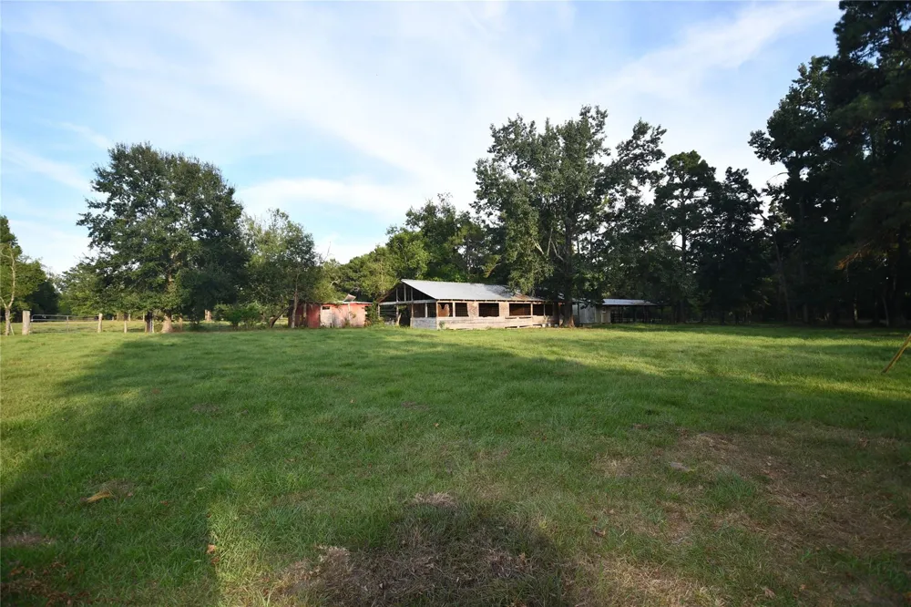 401 County Road 2226 Cleveland, TX 77327