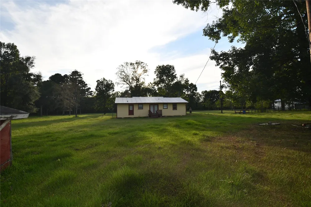 401 County Road 2226 Cleveland, TX 77327