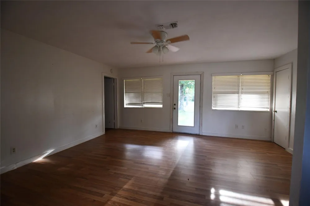 401 County Road 2226 Cleveland, TX 77327