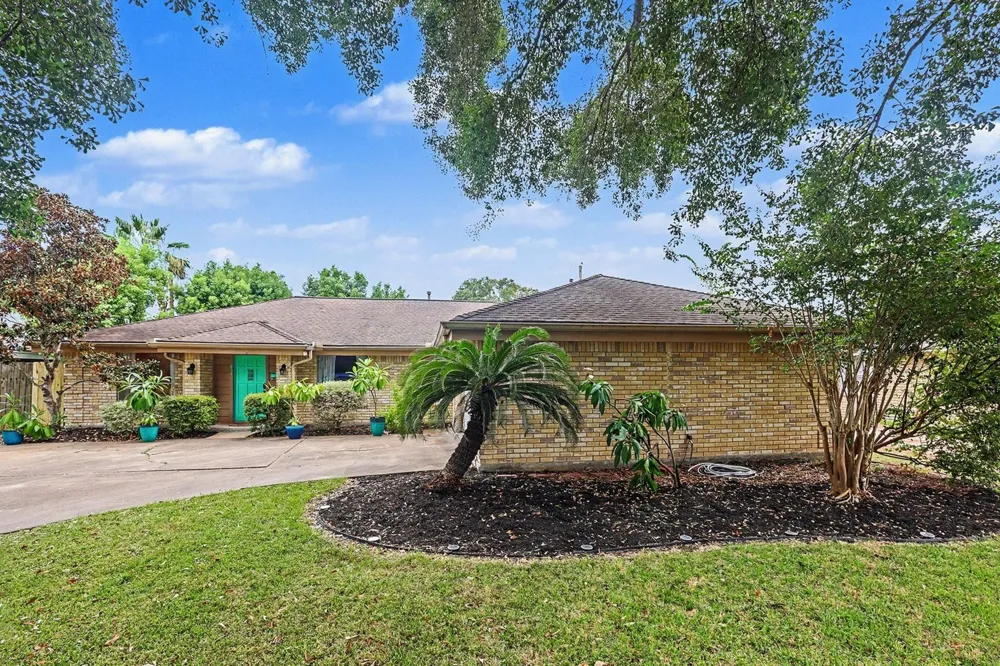 631 Bayview Drive El Lago, TX 77586