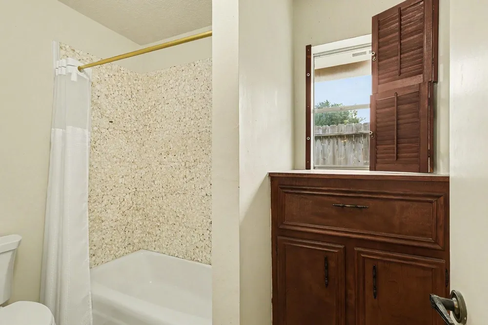 631 Bayview Drive El Lago, TX 77586