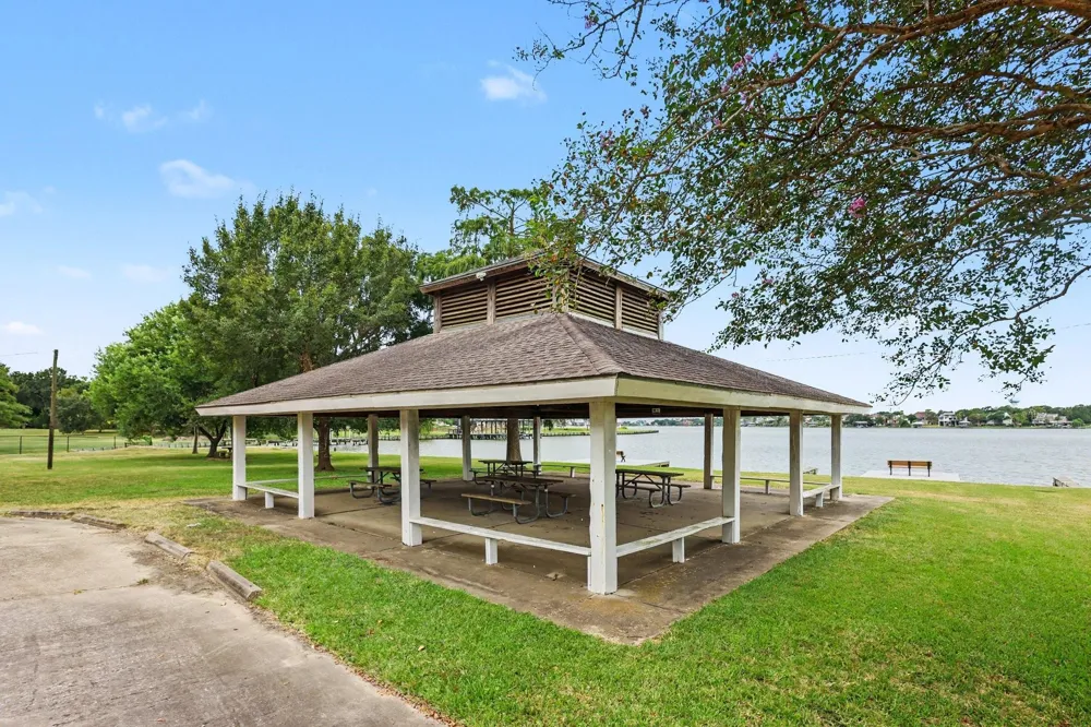 631 Bayview Drive El Lago, TX 77586