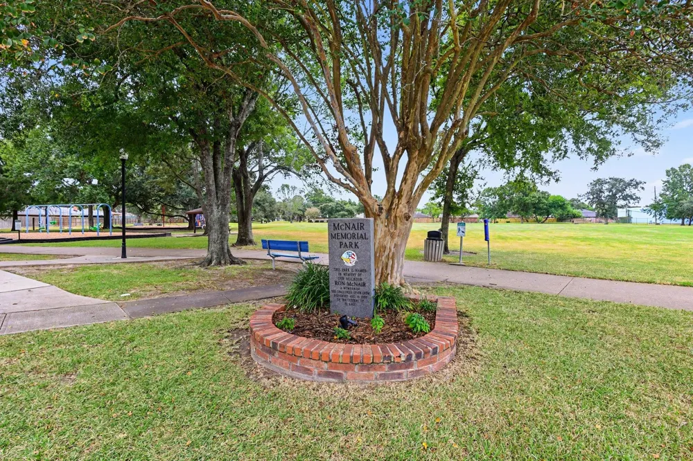 631 Bayview Drive El Lago, TX 77586