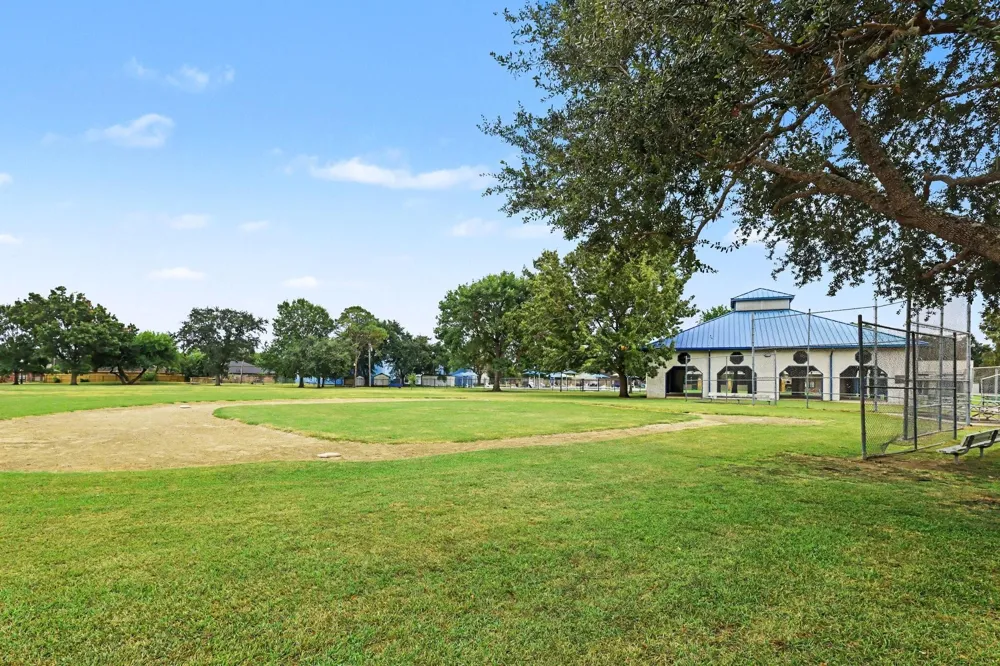 631 Bayview Drive El Lago, TX 77586
