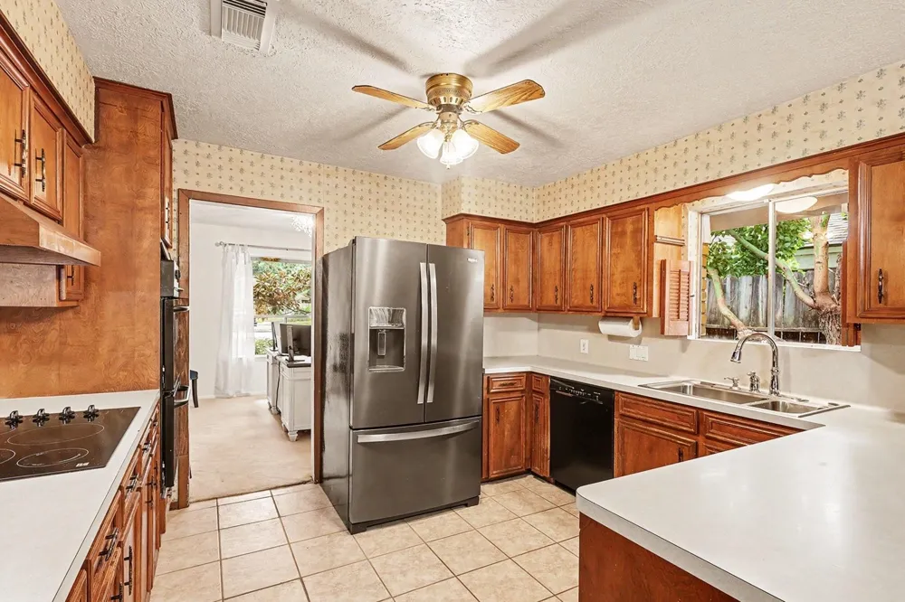 631 Bayview Drive El Lago, TX 77586