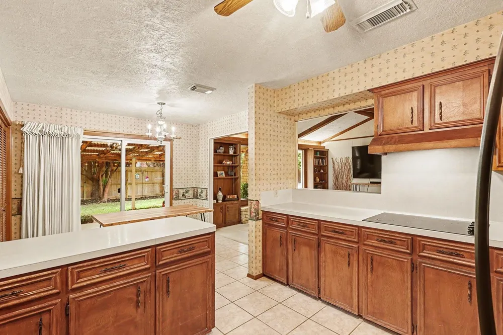 631 Bayview Drive El Lago, TX 77586