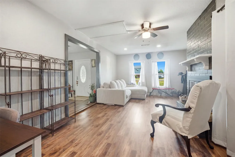 618 S Shady Lane La Porte, TX 77571