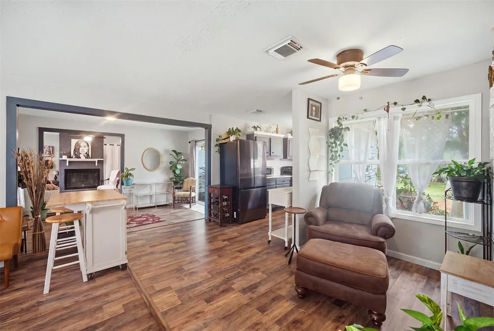 618 S Shady Lane La Porte, TX 77571