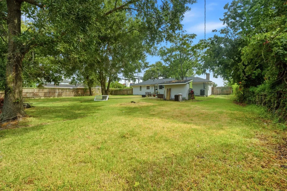 618 S Shady Lane La Porte, TX 77571