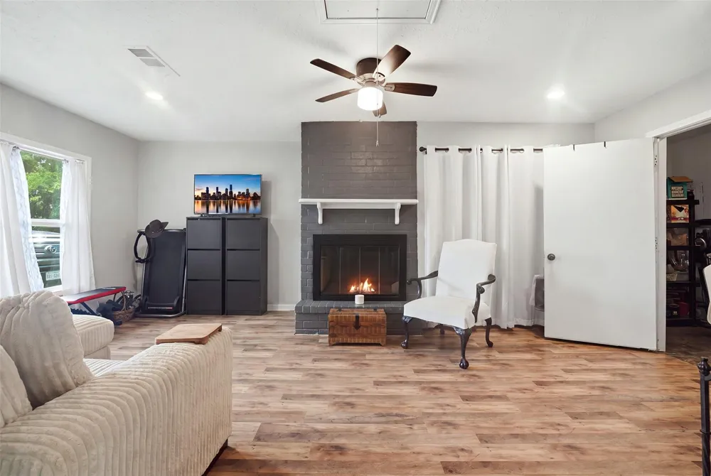 618 S Shady Lane La Porte, TX 77571