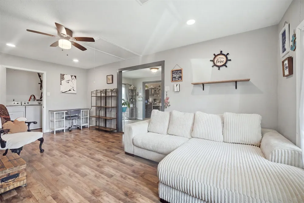 618 S Shady Lane La Porte, TX 77571