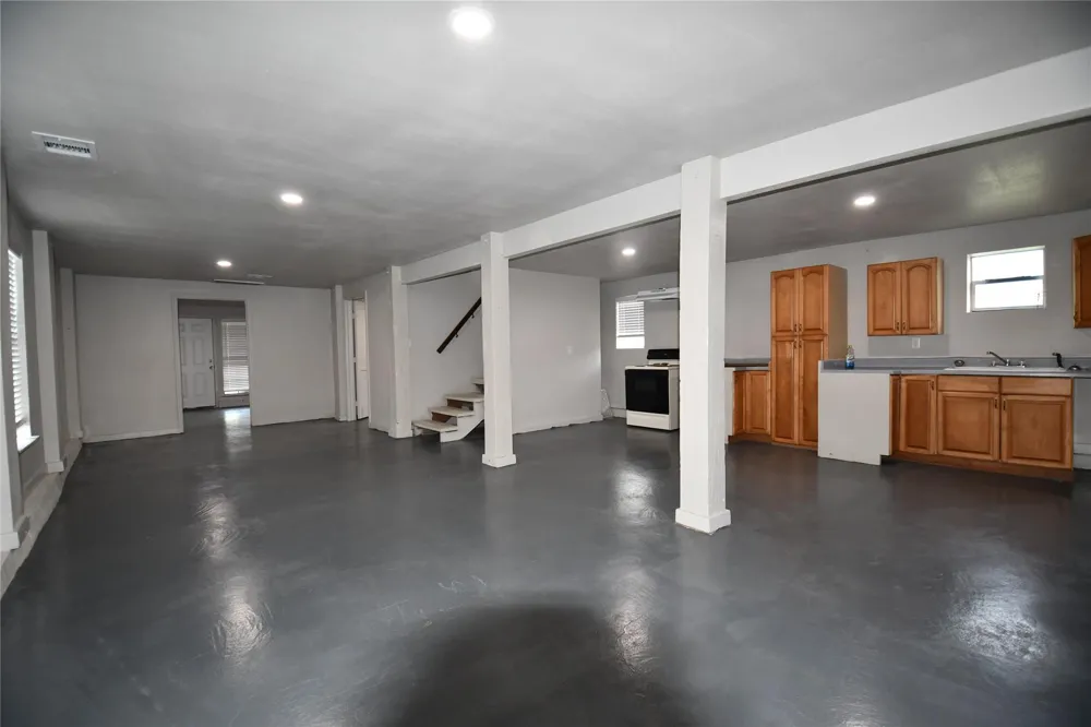 239 County Road 2226 Cleveland, TX 77327