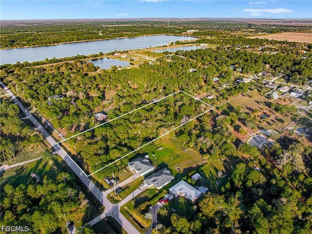 68th Avenue NE Naples, FL 34120