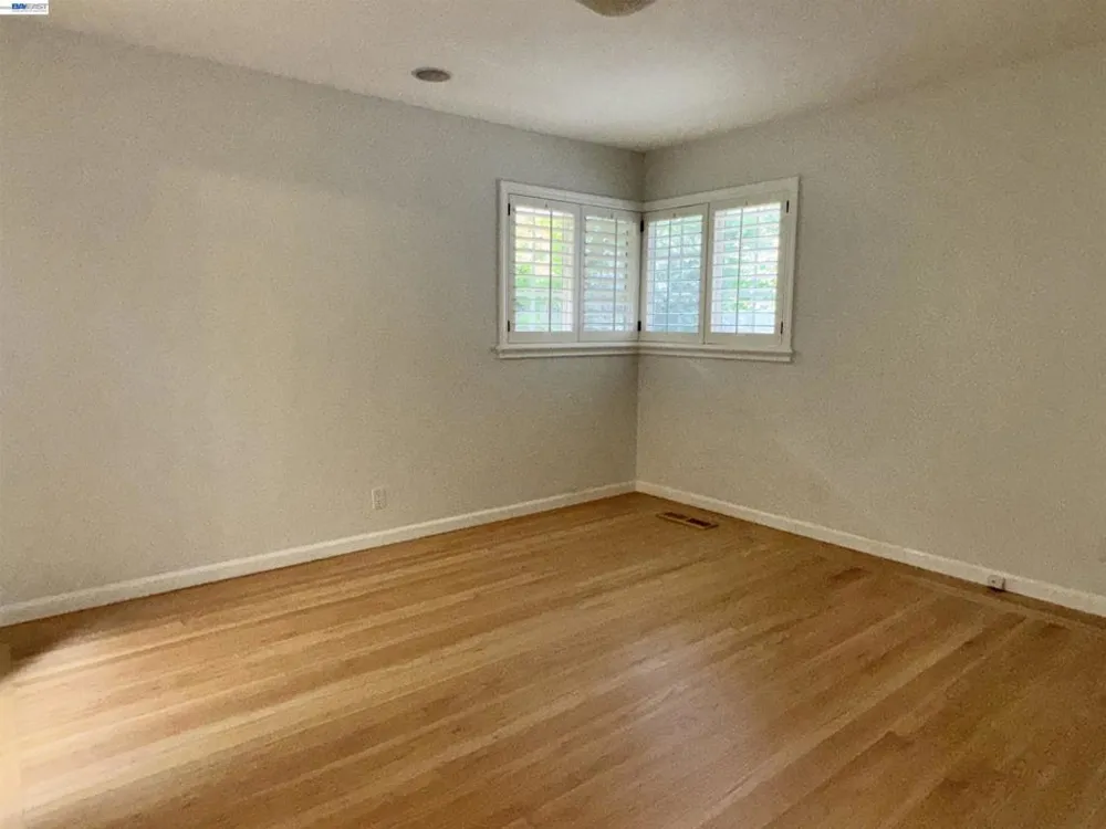 54 Maple Ave Atherton, CA 94027