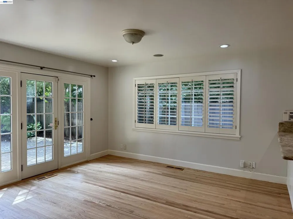 54 Maple Ave Atherton, CA 94027