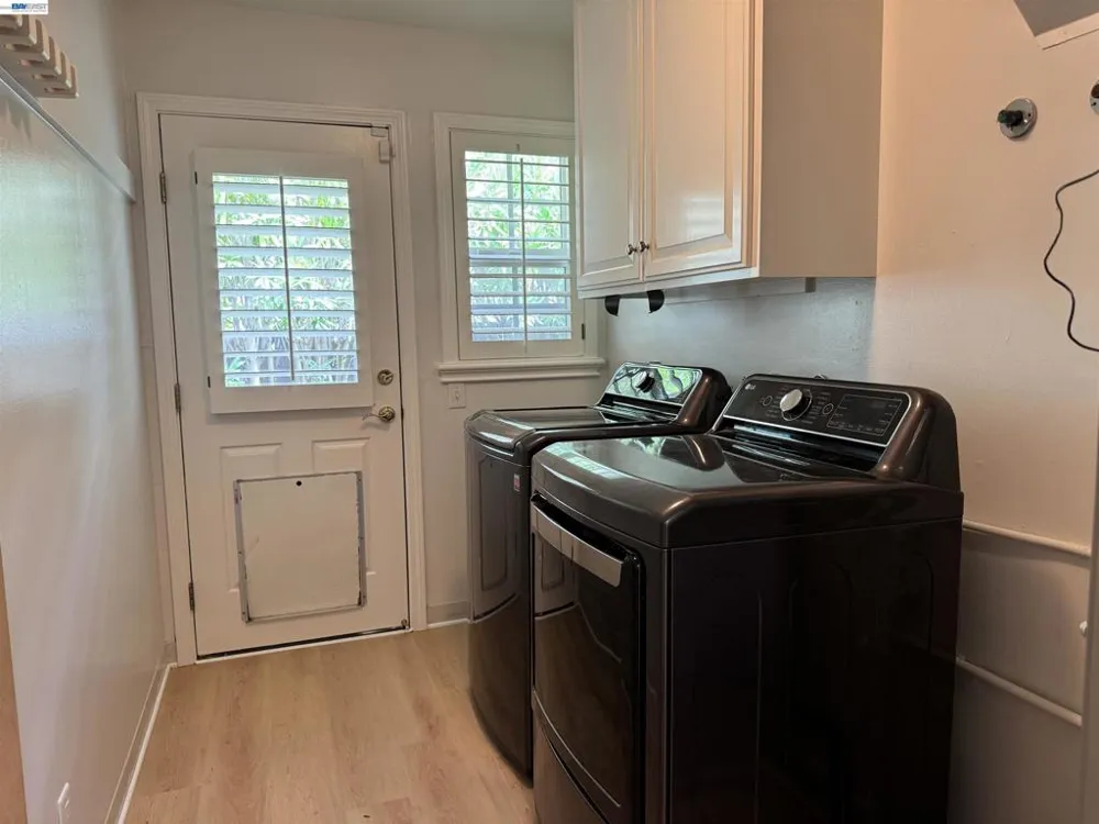54 Maple Ave Atherton, CA 94027
