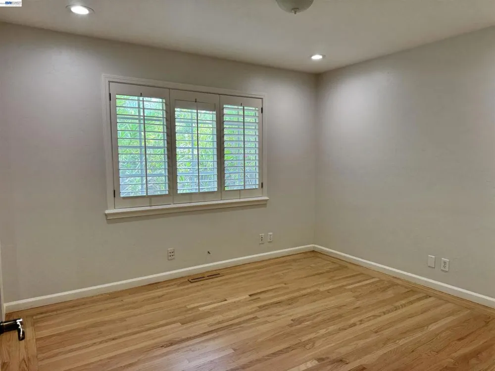 54 Maple Ave Atherton, CA 94027