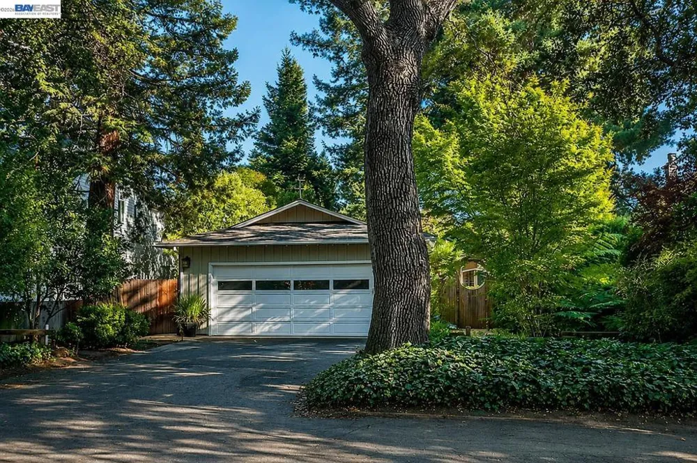 54 Maple Ave Atherton, CA 94027