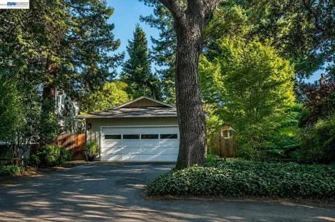 54 Maple Ave